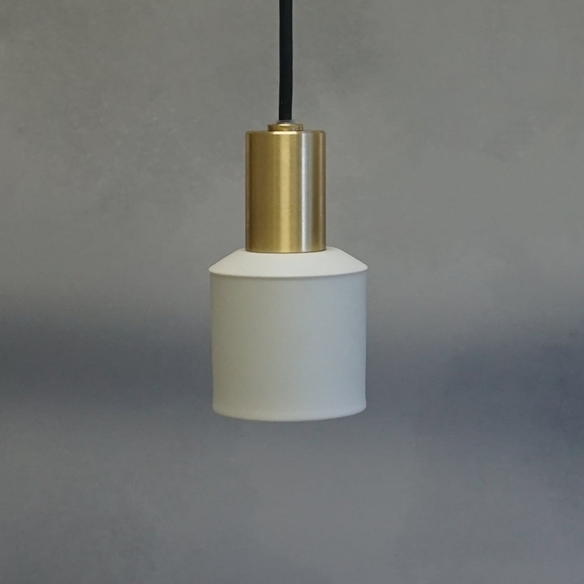 Ljusリュース　白磁オールドE17